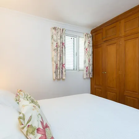 Home2book Cozy With Communal Pool, El Poris Daire